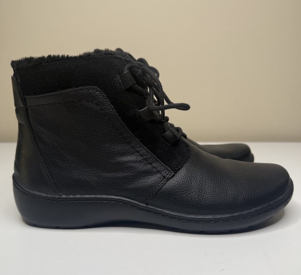 Clarks Cora Chai Ankle Boot Womens 9.5W Black Leather Faux Fur Side Zip Lace Up